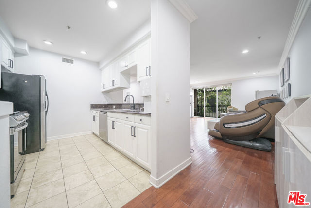 1401 S St Andrews Place, Los Angeles CA: https://media.crmls.org/mediaz/acdf2067-a104-47c9-8b2b-6b698c1fdbd3.jpg