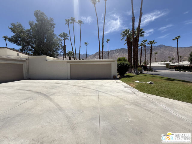3410 E Bogert Trail, Palm Springs CA: https://media.crmls.org/mediaz/acdf2a47-57d7-42ad-87a5-05f6687c5ad3.jpg