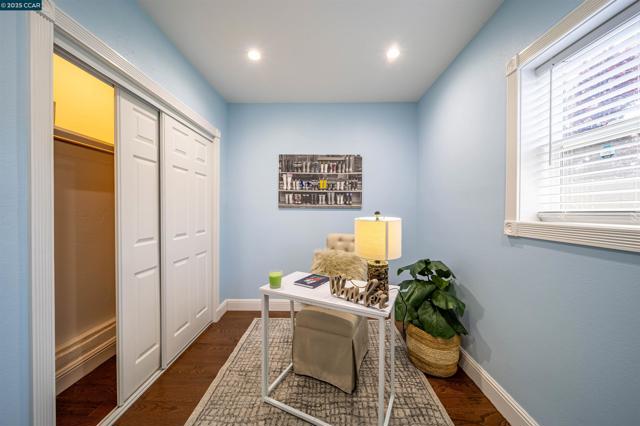 2421 Lincoln Ave, Richmond CA: https://media.crmls.org/mediaz/acdf3e58-38ed-42ad-95b5-78c26366c5d1.jpg