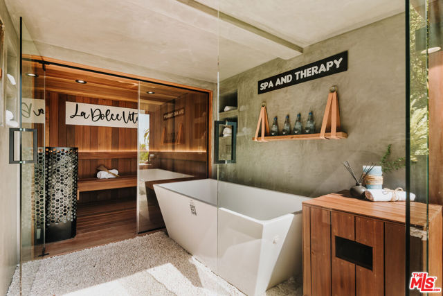1509 Amalfi Drive, Pacific Palisades CA: https://media.crmls.org/mediaz/acdf5eeb-d45f-4bdb-915b-28fbdf20027d.jpg