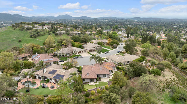 782 Emerson Street, Thousand Oaks CA: https://media.crmls.org/mediaz/acdf88e4-ade5-4d4c-b9a3-1d2030b03fb0.jpg
