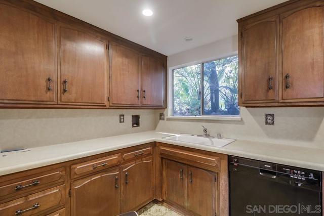 954 Harbor View Dr, San Diego CA: https://media.crmls.org/mediaz/acdfab32-24d8-425f-bdce-ccb908dc0557.jpg