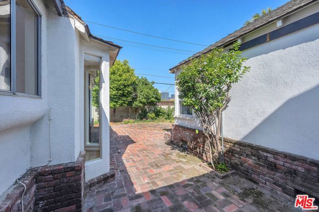 1358 Woodruff Avenue, Los Angeles CA: https://media.crmls.org/mediaz/acdfde21-2755-4403-b701-6c043500d9f4.jpg
