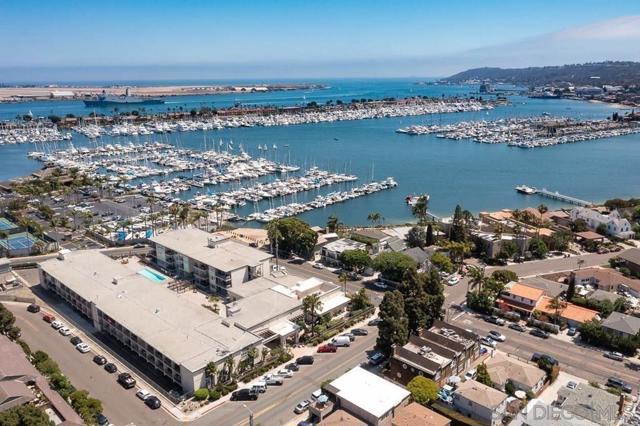 1021 Scott St, San Diego CA: https://media.crmls.org/mediaz/acdfea15-5ee3-4491-b74e-cfb96c3e3898.jpg