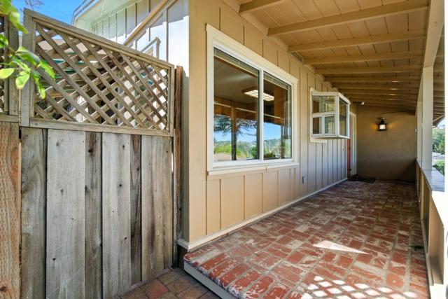1627 El Verano Way, Belmont CA: https://media.crmls.org/mediaz/acdff0a3-92db-41ae-9527-19e383439f41.jpg
