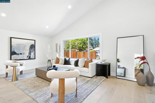 31 Junewood Ct, Danville CA: https://media.crmls.org/mediaz/ace016f6-5961-4348-93bb-1e597c1892bd.jpg
