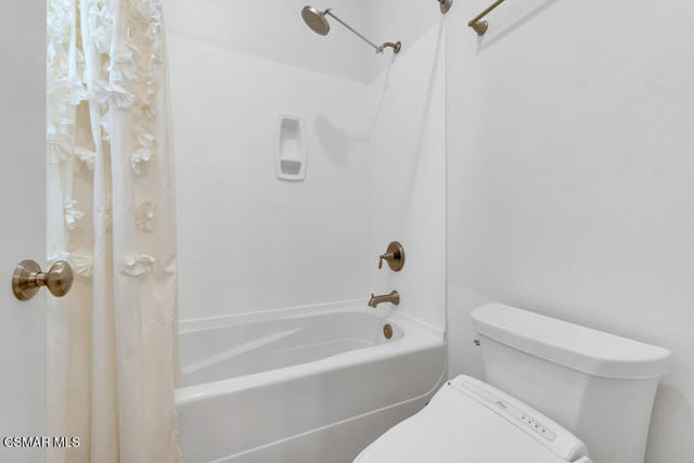 4968 Princess Drive, Agoura Hills CA: https://media.crmls.org/mediaz/ace0d764-fc79-4025-bcc4-12285636793e.jpg