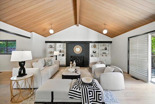 14582 Horseshoe Court, Saratoga CA: https://media.crmls.org/mediaz/ace200ef-cf6e-437d-b396-4d79b6fcc945.jpg