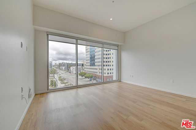 200 W Ocean Boulevard, Long Beach CA: https://media.crmls.org/mediaz/ace2b3f5-0b50-42b7-8af6-8d5c822d9515.jpg