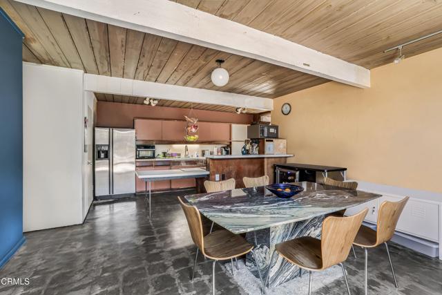 1412 Ellsworth Court, Thousand Oaks CA: https://media.crmls.org/mediaz/ace2b50c-6043-416d-90b6-90339401489f.jpg
