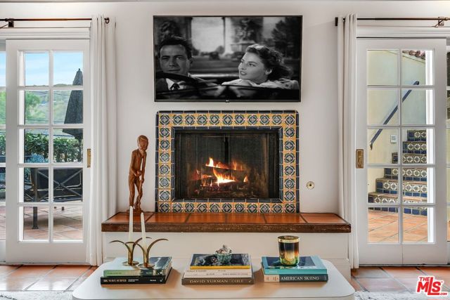 2880 Searidge Street, Malibu CA: https://media.crmls.org/mediaz/ace33fb2-0798-4152-ab29-161c4b11dc5a.jpg