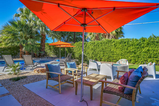 Lounge area & BBQ