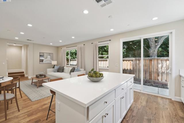 1305 Sunningdale Lane, Fairfield CA: https://media.crmls.org/mediaz/ace3da1b-98ce-4d16-80e8-3dfb4ca51085.jpg