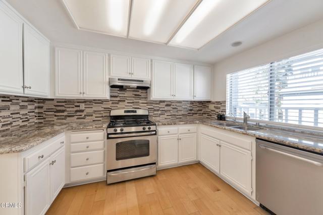 Detail Gallery Image 6 of 14 For 1029 Gilbert Ln, Ventura,  CA 93003 - 2 Beds | 2 Baths