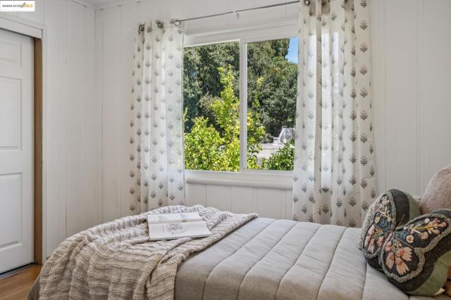 1044 Collier Dr, San Leandro CA: https://media.crmls.org/mediaz/ace4182d-e3ab-4265-bee4-9dc3ab548924.jpg