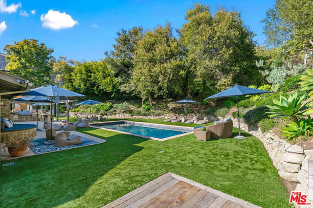 30603 El Sueno Drive, Malibu CA: https://media.crmls.org/mediaz/ace4500b-26b4-437a-84cf-6515b1d18710.jpg