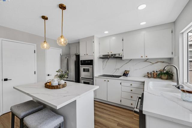 1942 Sherman Dr, Union City CA: https://media.crmls.org/mediaz/ace468ec-a467-4554-8834-efc85848532b.jpg