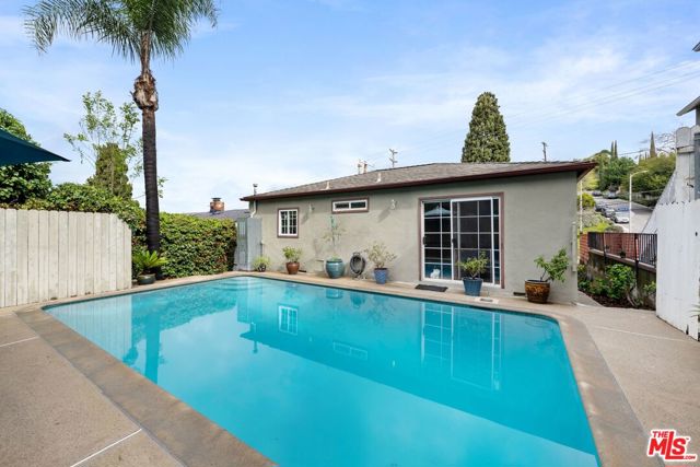748 S Avenue 60, Los Angeles CA: https://media.crmls.org/mediaz/ace47857-04b4-499e-8de3-6fce9eea8431.jpg