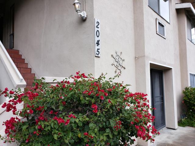 Detail Gallery Image 5 of 29 For 2045 Eleanore Dr #1,  Glendale,  CA 91206 - 2 Beds | 2 Baths