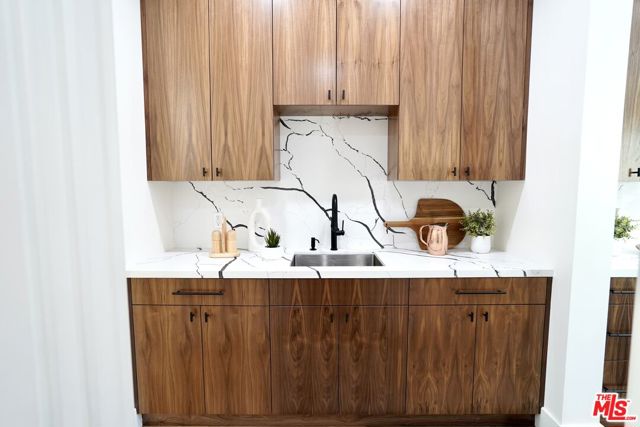 1441 S Oakhurst Drive, Los Angeles CA: https://media.crmls.org/mediaz/ace543d8-d5a7-46af-a156-38ece25f4d30.jpg