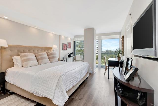 Detail Gallery Image 10 of 11 For 1780 Avenida Del Mundo #203,  Coronado,  CA 92118 - 2 Beds | 2 Baths