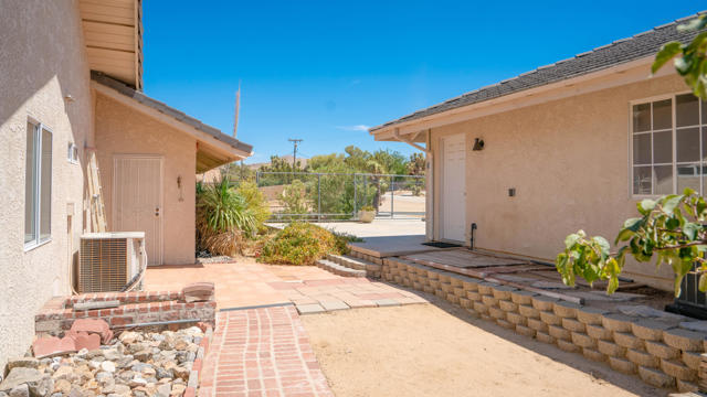 8582 Frontera Avenue, Yucca Valley CA: https://media.crmls.org/mediaz/ace5d12a-59f8-4b75-aa90-cabd2114958b.jpg