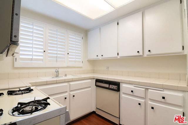 3544 S Centinela Avenue, Los Angeles CA: https://media.crmls.org/mediaz/ace6682d-870b-47af-b3f2-9dd415995afe.jpg