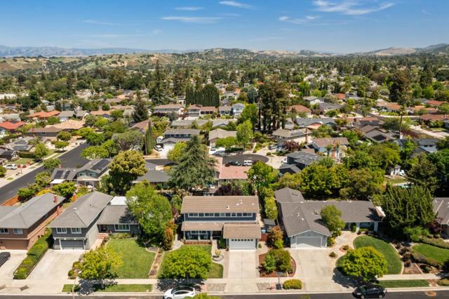 6176 Calle Del Conejo, San Jose CA: https://media.crmls.org/mediaz/ace6f49a-fe2b-430a-8e67-1c784f348778.jpg