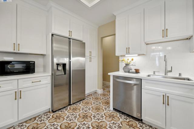 108 Kingswood Cir, Danville CA: https://media.crmls.org/mediaz/ace77626-32b1-48f3-bdab-e23aa0b5b2e4.jpg