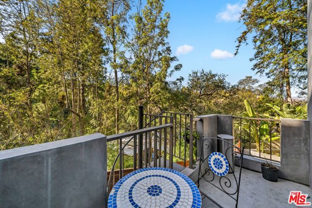 3026 PASSMORE Drive, Los Angeles CA: https://media.crmls.org/mediaz/ace7e780-1340-4c23-a169-adbd0b90bb8f.jpg