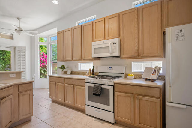 44010 Royal Troon Drive Drive, Indio CA: https://media.crmls.org/mediaz/ace853fb-2d74-4edf-8381-c1b15e6a0f03.jpg