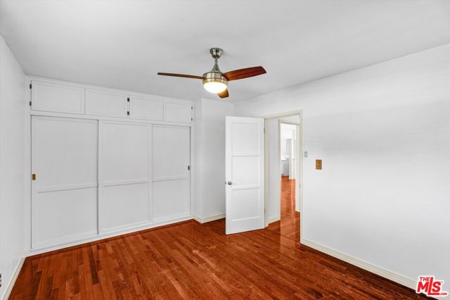 520 N Beachwood Drive, Burbank CA: https://media.crmls.org/mediaz/ace85dc7-3d87-4087-afd9-1825bd1e0c27.jpg