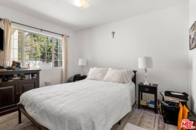 1186 Mcclellan Drive, Los Angeles CA: https://media.crmls.org/mediaz/ace8971a-d89d-4558-b7c3-92719f681071.jpg