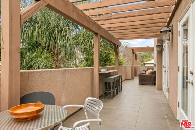 1248 Laurel Avenue, West Hollywood, California 90046, 3 Bedrooms Bedrooms, ,2 BathroomsBathrooms,Condominium,For Sale,Laurel,24395181