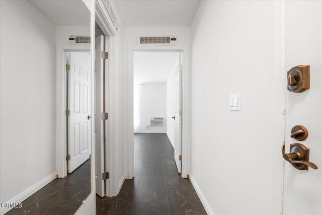Detail Gallery Image 4 of 27 For 11645 Montana Ave #126,  Los Angeles,  CA 90049 - 1 Beds | 1 Baths