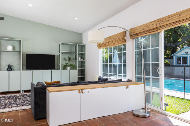11074 Emelita Street Street, Los Angeles CA: https://media.crmls.org/mediaz/acea044e-0381-4fee-a728-66856ffe751c.jpg