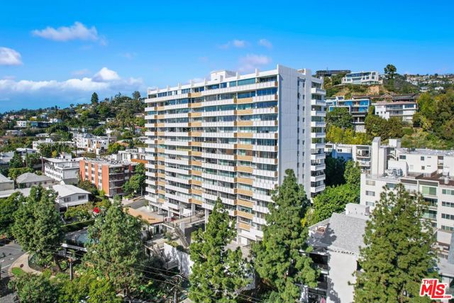 8787 Shoreham Drive, West Hollywood CA: https://media.crmls.org/mediaz/acea4eb3-a408-47f8-bc01-a70093456997.jpg