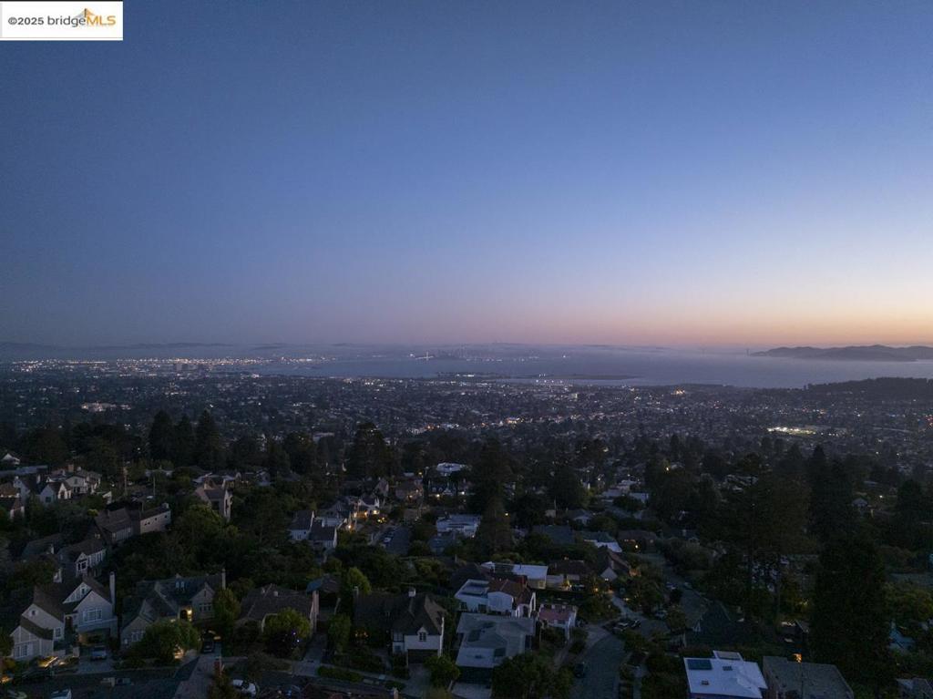 https://media.crmls.org/mediaz/aceab889-a33d-4e30-b2f1-9a67c8c03172.jpg?preset=X-Large