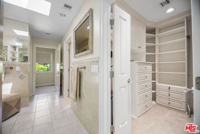 2660 Carman Crest Drive, Los Angeles CA: https://media.crmls.org/mediaz/aceac6e3-2efb-4472-bc4b-74c4275a607e.jpg