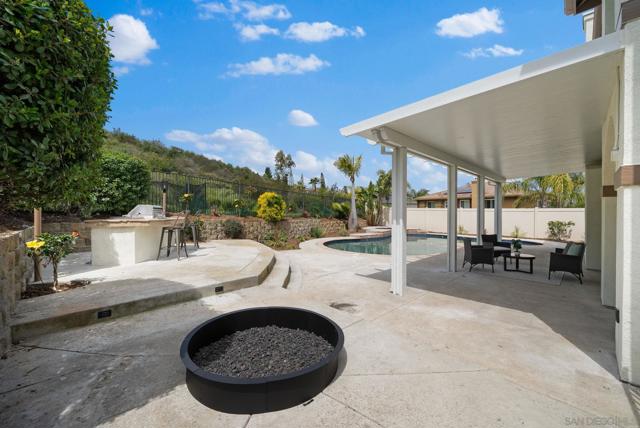 1052 Via Vera Cruz, San Marcos CA: https://media.crmls.org/mediaz/aceb80ab-3f92-4014-a888-7fd546671520.jpg