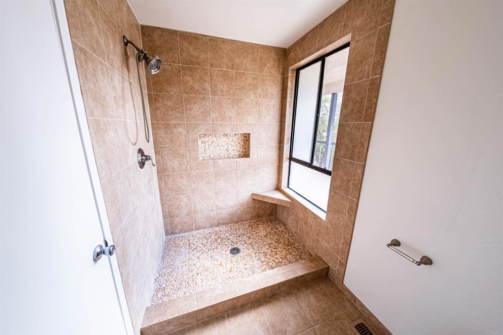 2374 Caringa - photo 13