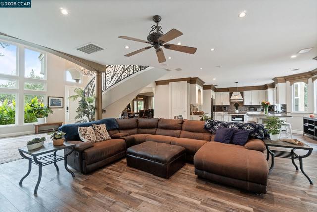 2550 E Jenny Ave, Fresno CA: https://media.crmls.org/mediaz/acedc52d-1c2e-4baa-bac1-e9d7f597aef8.jpg