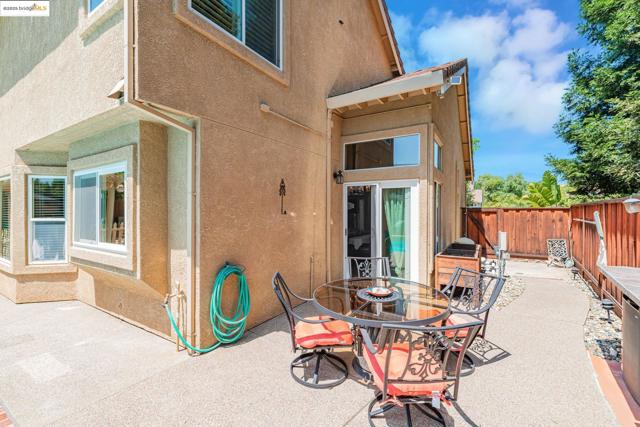 4452 Pronghorn Ct, Antioch CA: https://media.crmls.org/mediaz/aceeb857-a8eb-4470-8157-cc35d6c10031.jpg
