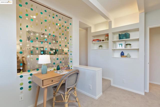 20 Ascot Ct, Oakland CA: https://media.crmls.org/mediaz/aceecebd-03aa-4747-988f-f5b729d09832.jpg