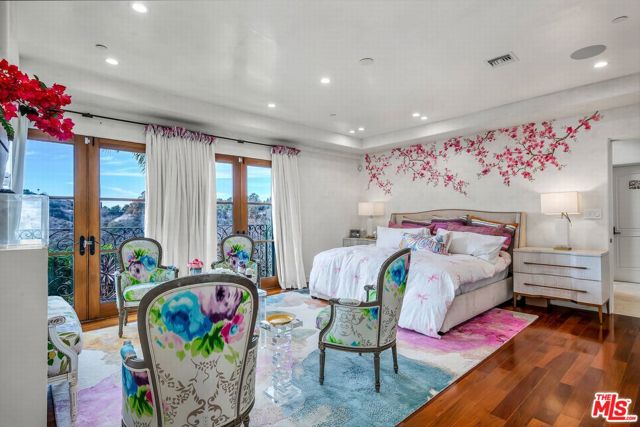 3110 Benedict Canyon Drive, Beverly Hills CA: https://media.crmls.org/mediaz/acef368e-28dd-4cbb-a69a-1366c17bef8d.jpg