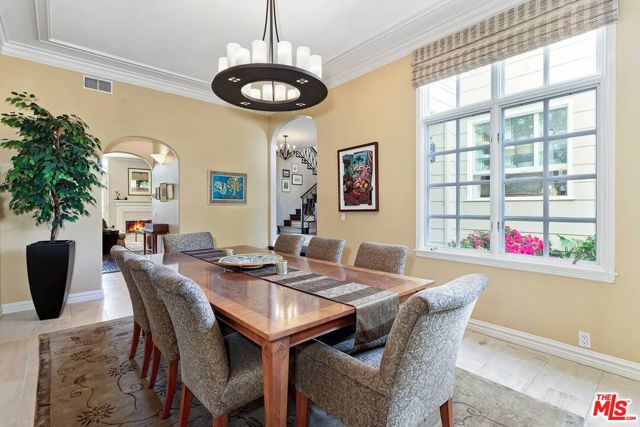 2286 Canyonback Road, Los Angeles CA: https://media.crmls.org/mediaz/acef9a8f-40bc-4864-b7c8-91d106ed0321.jpg