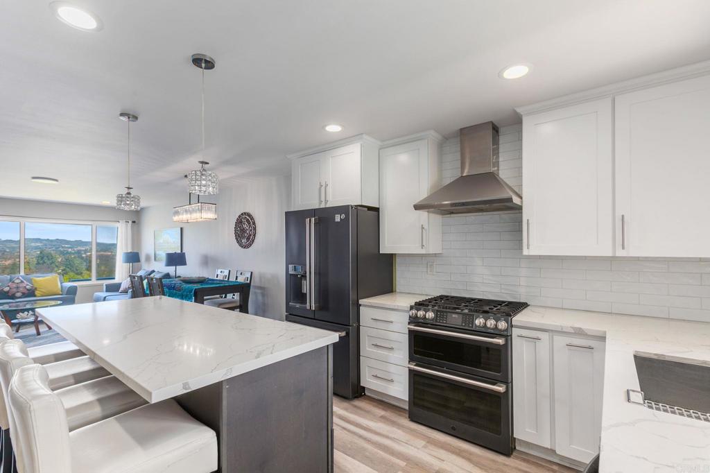 4322 Auklet Way