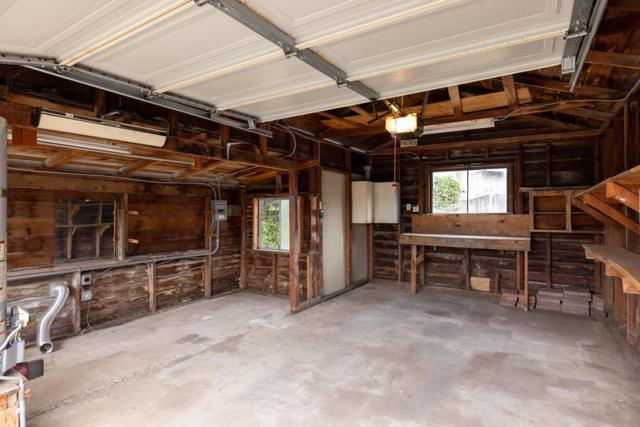 1103 Presidio Boulevard, Pacific Grove CA: https://media.crmls.org/mediaz/acf01d4e-a6c1-4931-8692-8c3a6f103593.jpg