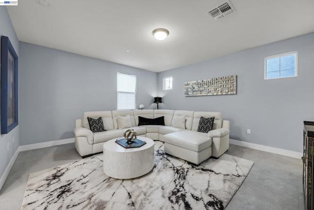 Image 4 of 41 For 7228 Carneros Ln