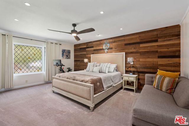 521 S Parish Place, Burbank CA: https://media.crmls.org/mediaz/acf0862e-726b-4b26-b406-c738aec0fff0.jpg